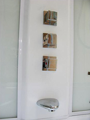 Душевой бокс Triton Альфа (стекло с гориз. полосками)